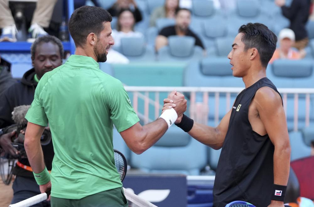 利物浦欲出售左后卫齐米卡斯，因其不愿离开安菲尔德，而其他球员面临竞争。