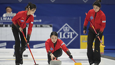 英超战报：B费2射1传，姆伯莫破门，曼联4-1狼队