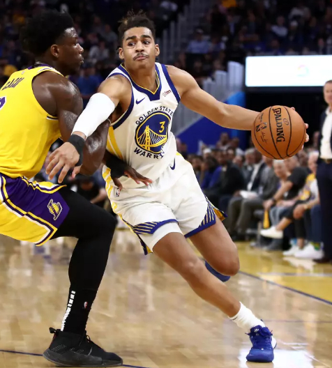 队中核心主动降薪续约，球迷盛赞忠诚